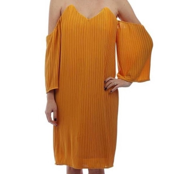 Elliatt Revolve Marigold Dress off shoulder long sleeve pleated dress Large - Picture 1 of 5